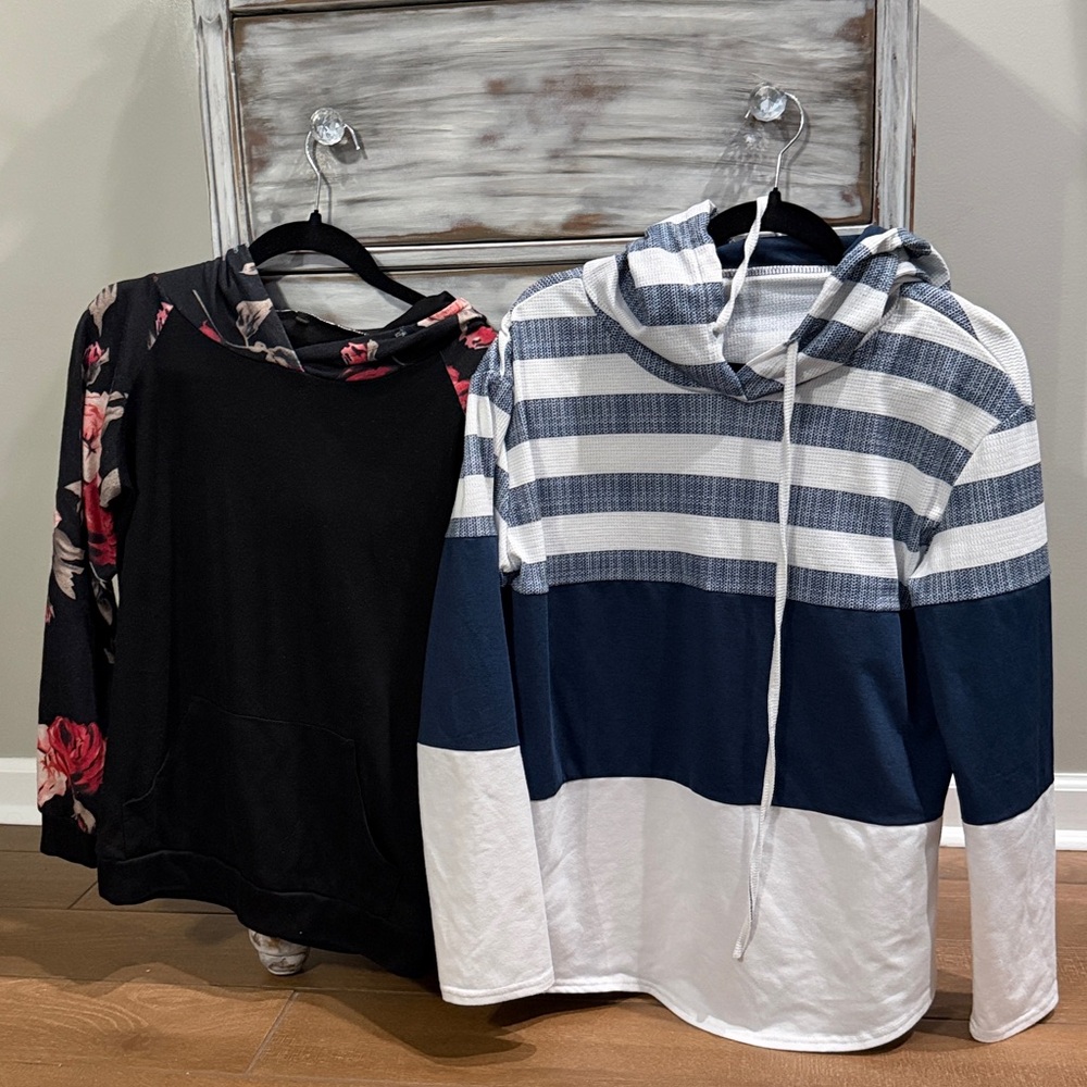 Blue and White Sweatshirt
Black and flowered sweatshirt